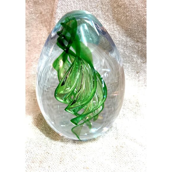 Hand Blown Glass Egg Paperweight With Green Swirl Design 4 Inches Tall Decorativ - Picture 2 of 10
